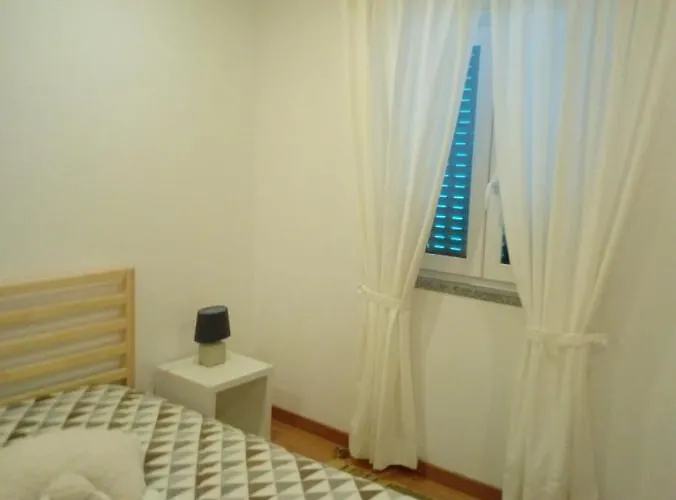 A Primeira Casinha Do Me-me * Manteigas